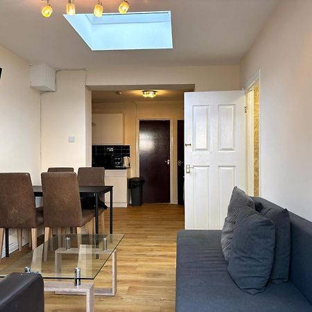 London Deluxe 6 Bedroom House Dagenham Exterior photo