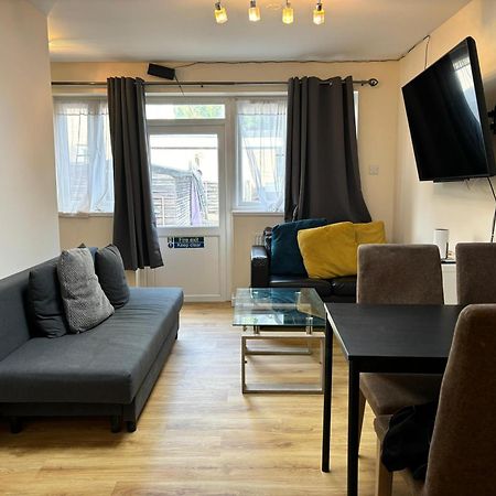 London Deluxe 6 Bedroom House Dagenham Exterior photo