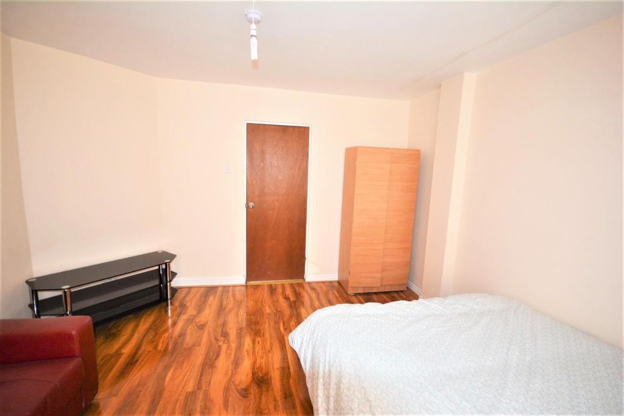 London Deluxe 6 Bedroom House Dagenham Exterior photo