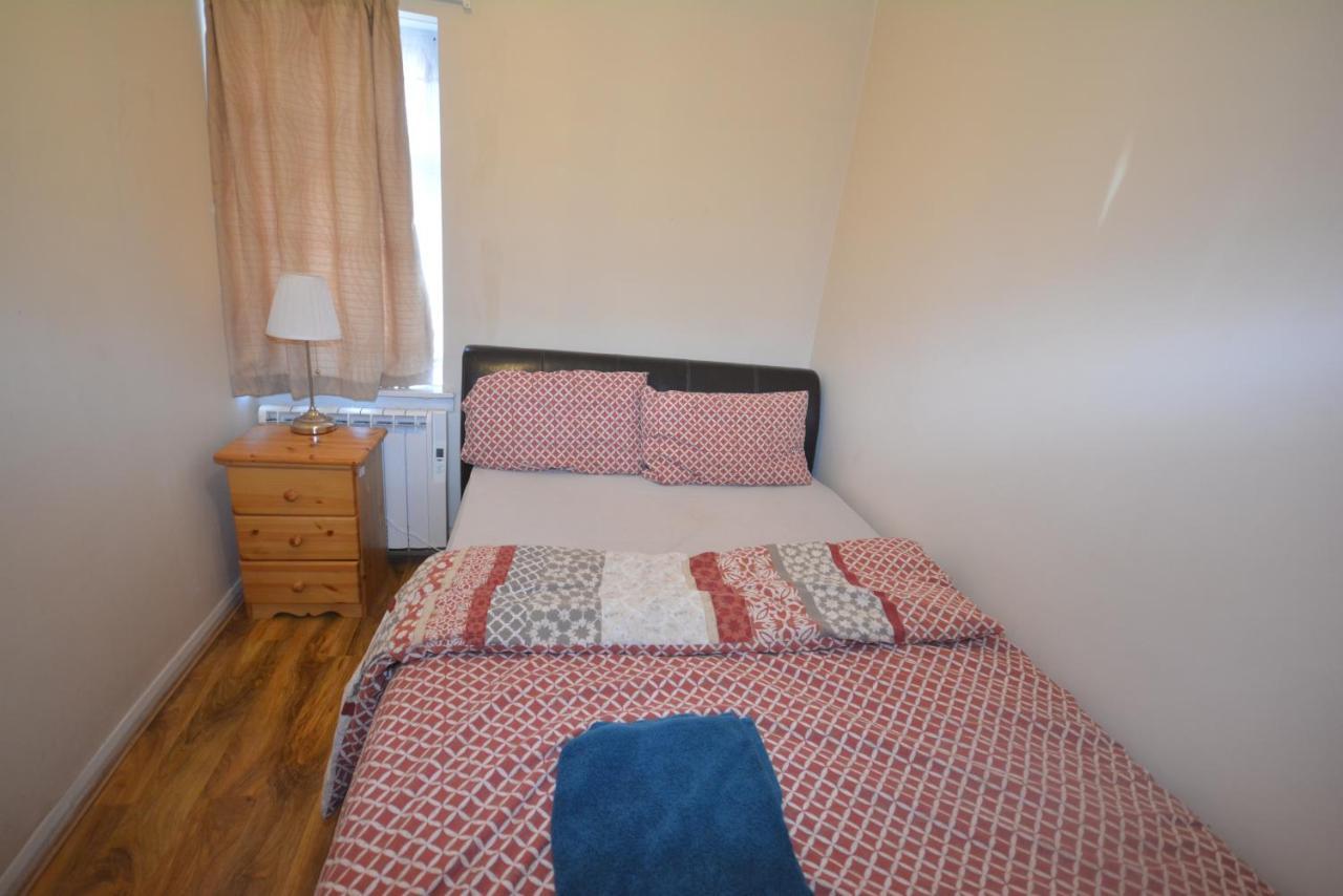 London Deluxe 6 Bedroom House Dagenham Exterior photo