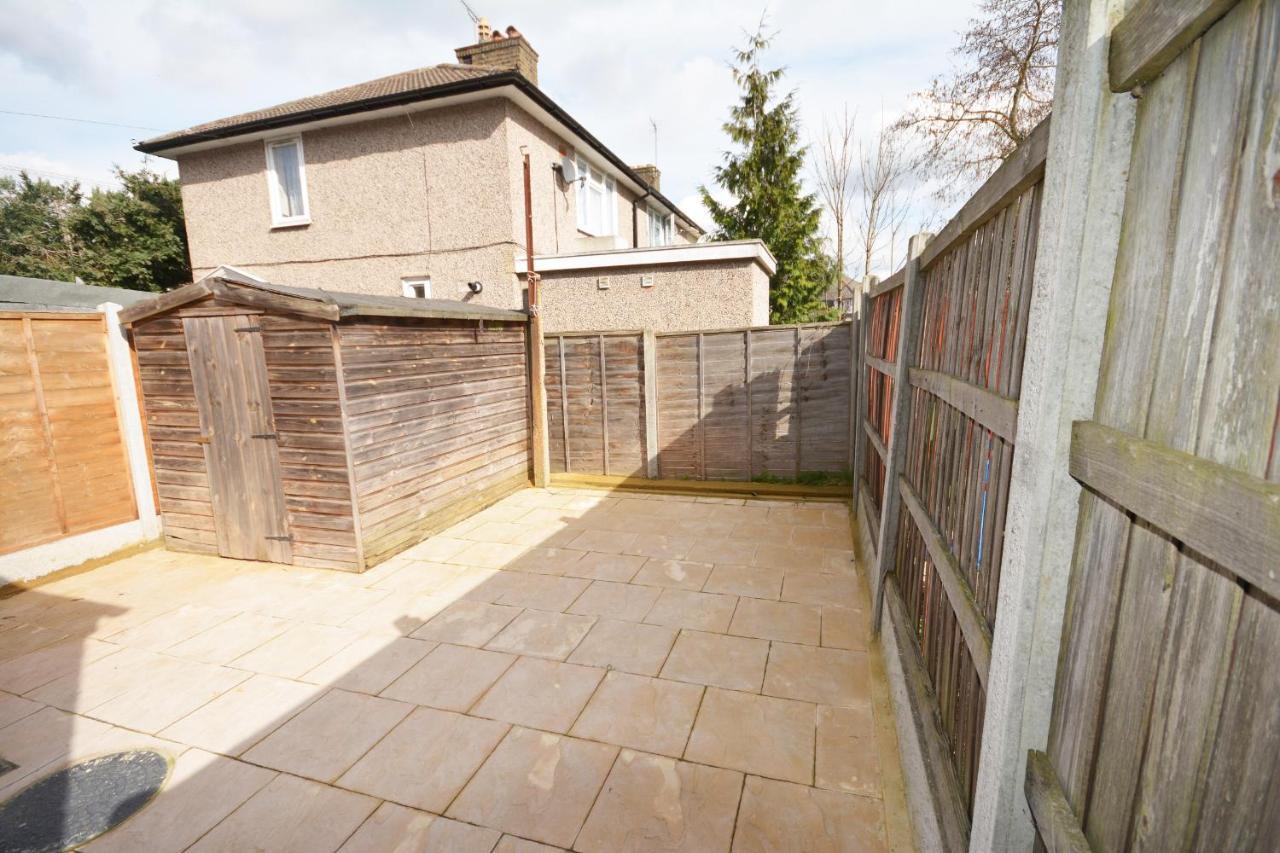 London Deluxe 6 Bedroom House Dagenham Exterior photo