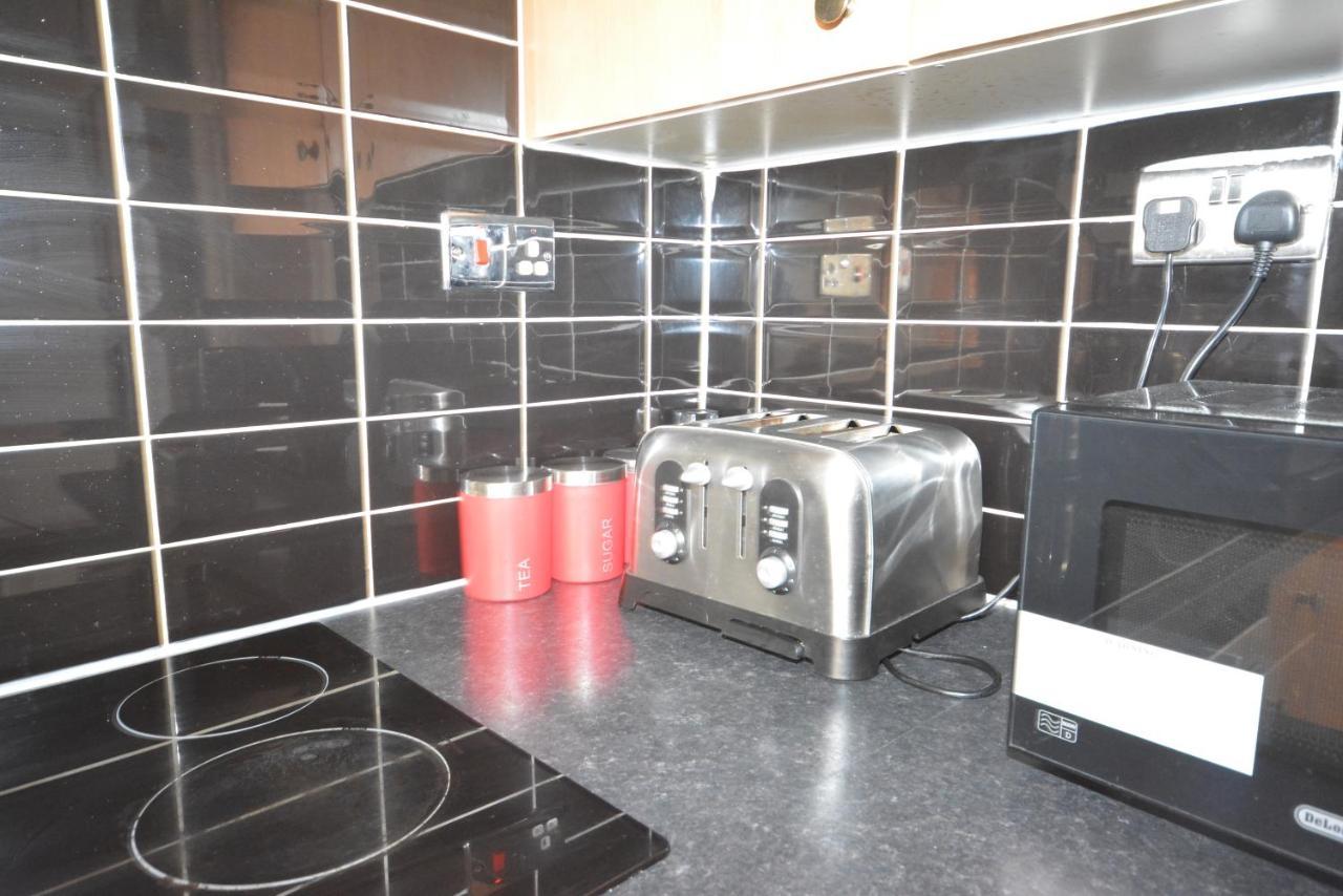 London Deluxe 6 Bedroom House Dagenham Exterior photo