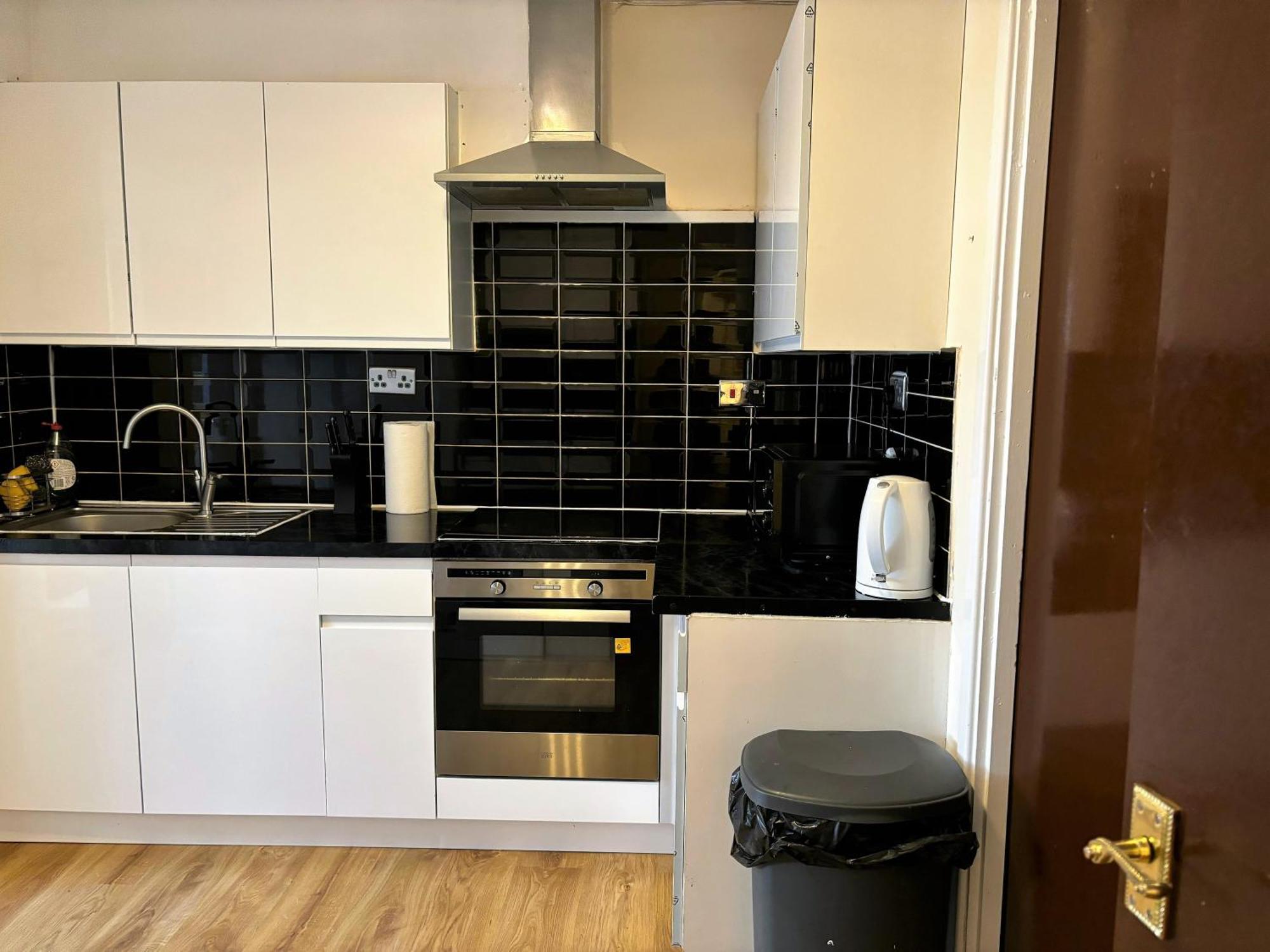 London Deluxe 6 Bedroom House Dagenham Exterior photo