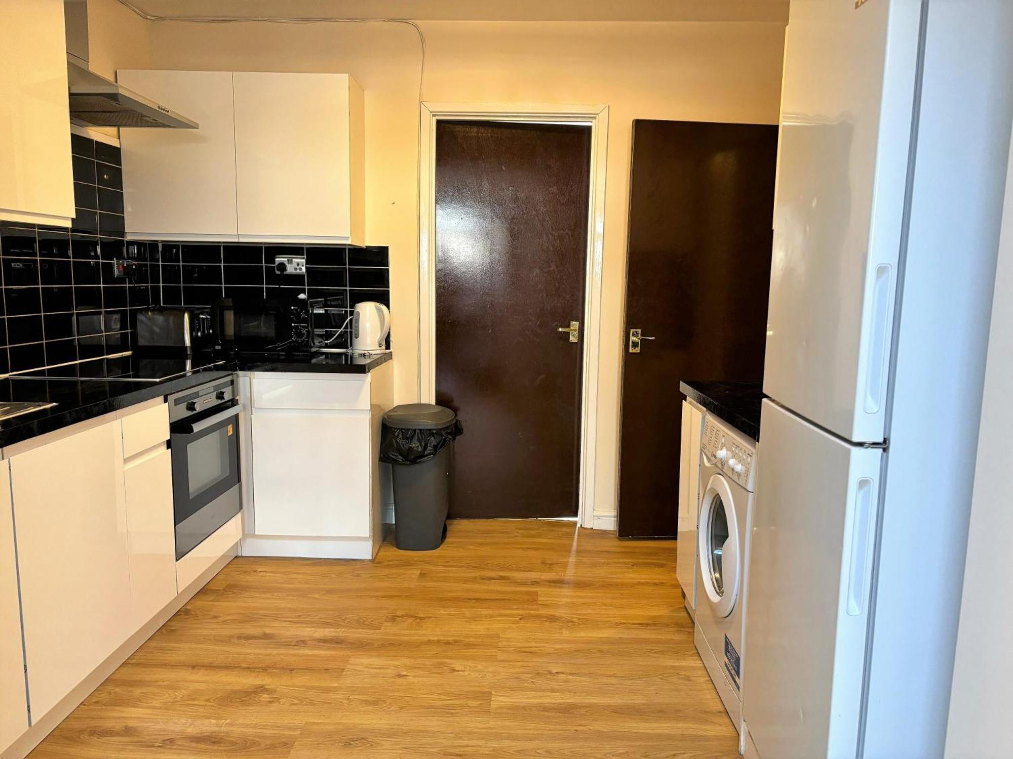 London Deluxe 6 Bedroom House Dagenham Exterior photo